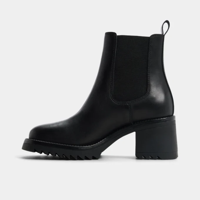 Stivaletto Chelsea Anneliese, suola con tacchetti Stivaletto Chelsea Anneliese, suola con tacchetti